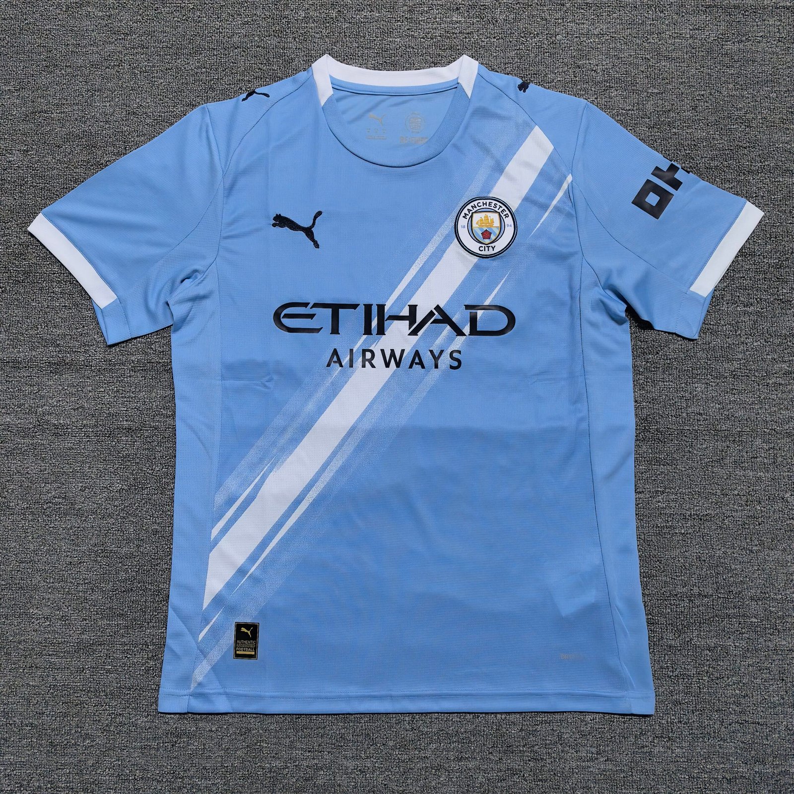 25 26 Manchester City home jersey