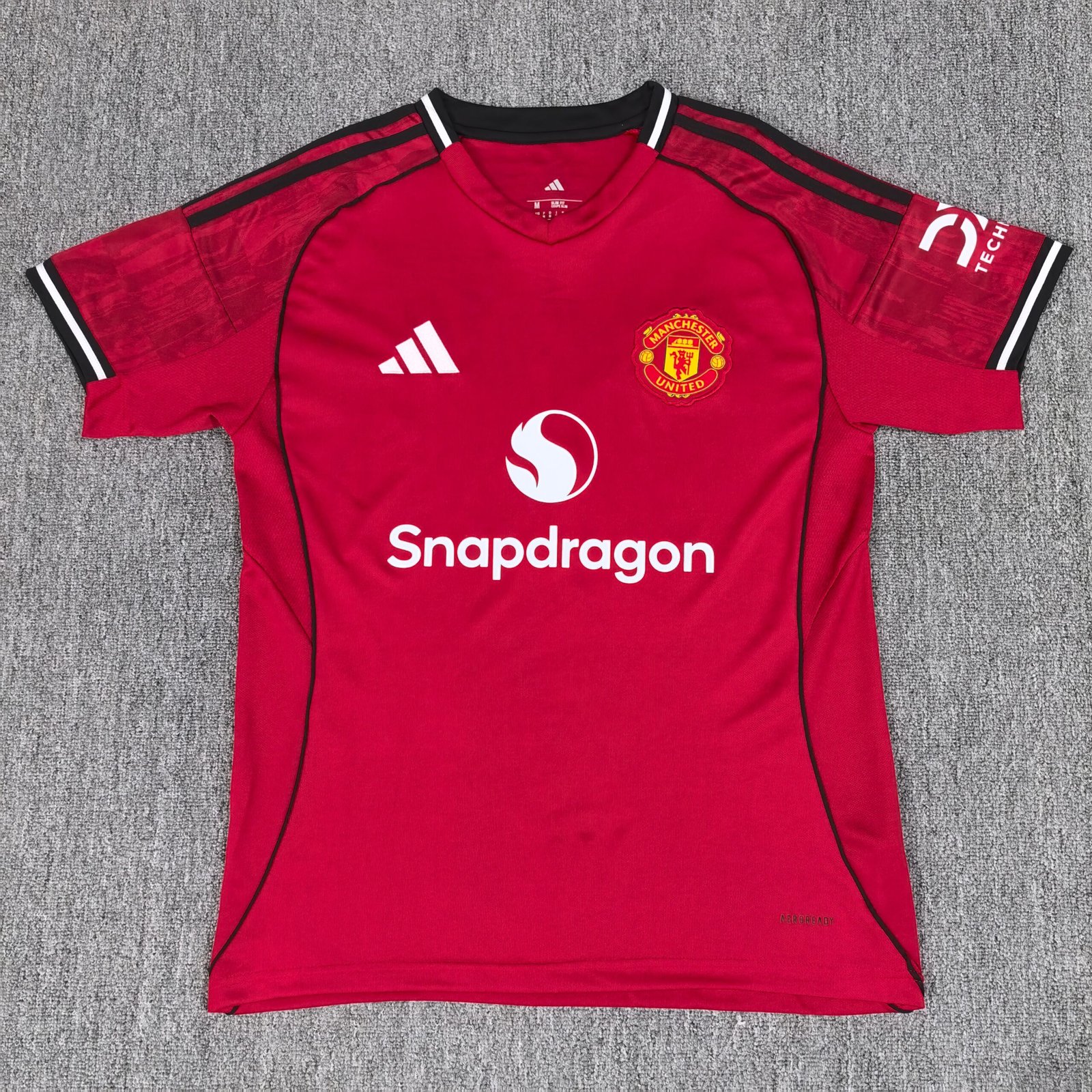 25 26 Manchester United home jersey